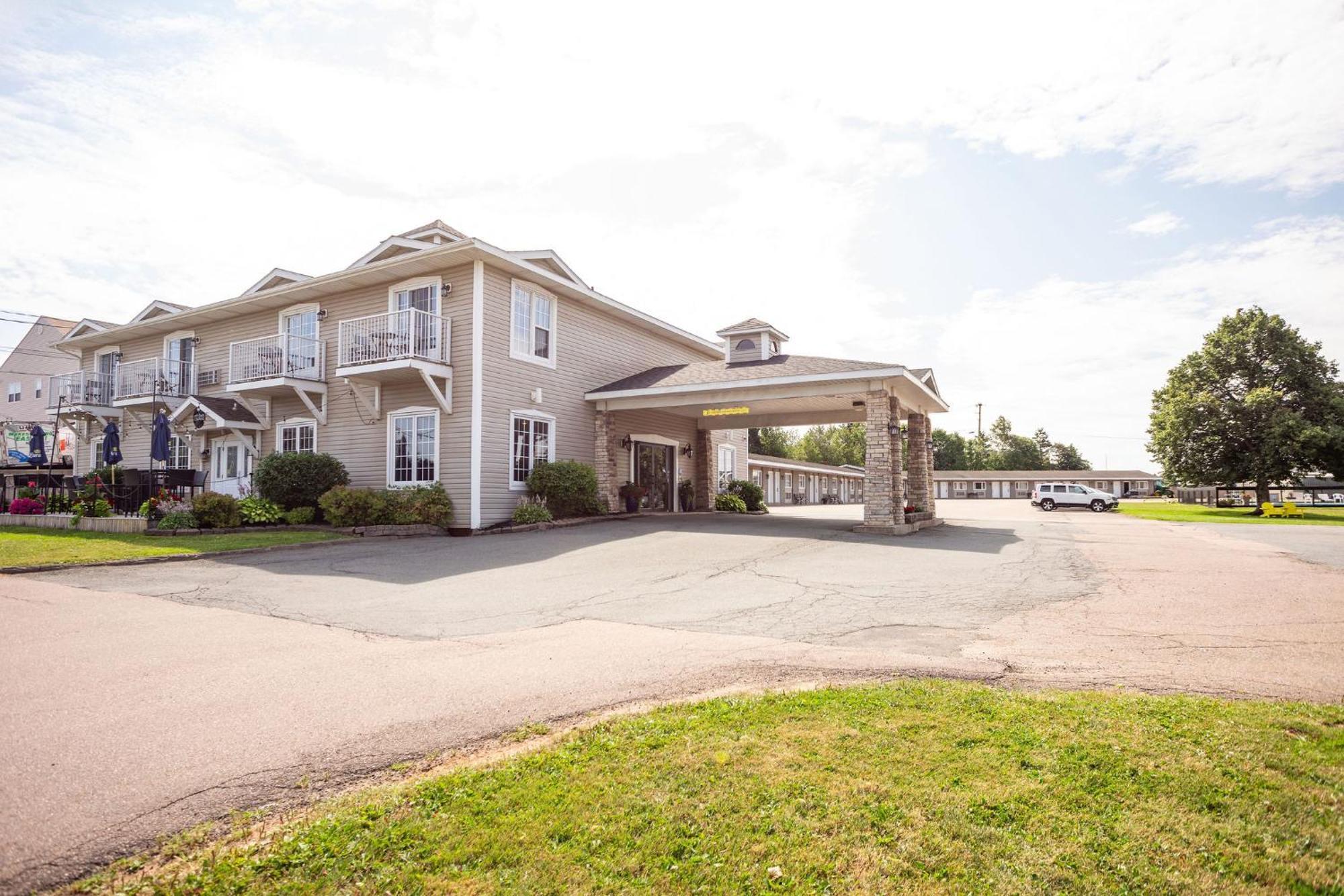 Canadas Best Value Inn & Suites-Charlottetown Exterior photo